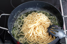 Spaghetti mit Salbeibutter - www.emmikochteinfach.de