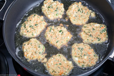 Chickpea patties with Möhren, and Feta