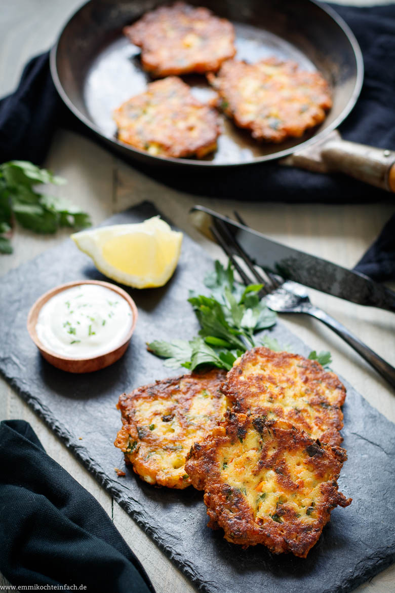 Kichererbsen Bratlinge mit Möhren und Feta - www.emmikochteinfach.de