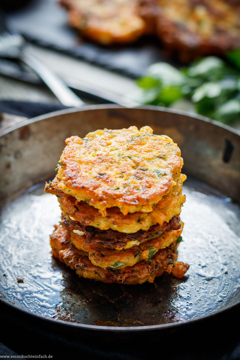 Kichererbsen Bratlinge mit Möhren und Feta - www.emmikochteinfach.de